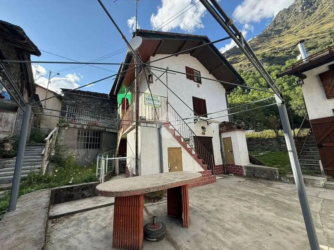 Casa indipendente in vendita a Usseglio