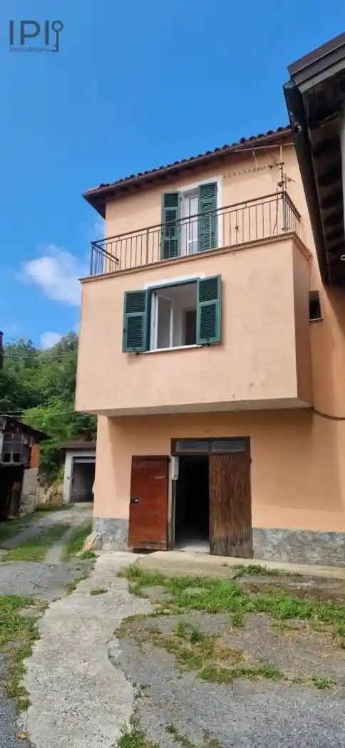 Casa indipendente in vendita a Altare