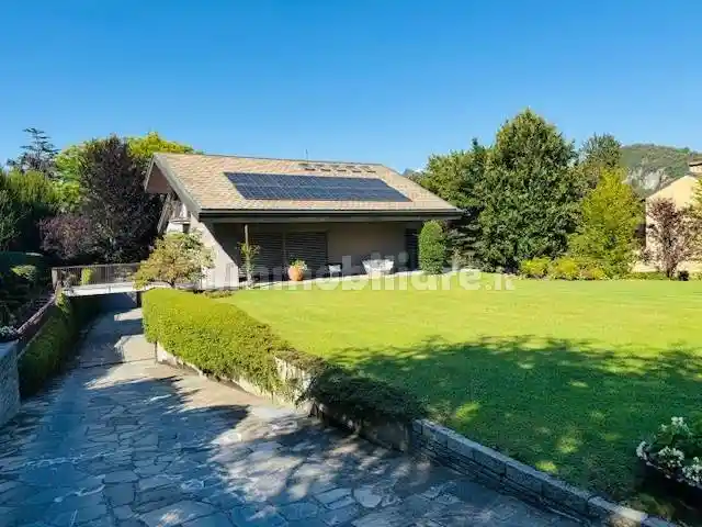 Villa in vendita a Varese