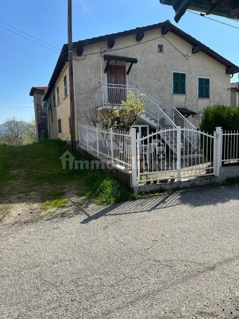 Villa in vendita a Isola del Cantone