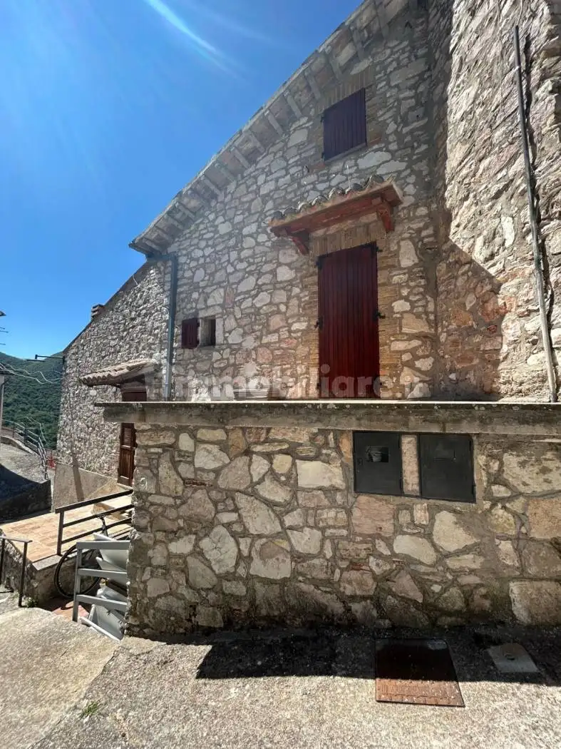 Casa indipendente in vendita a Scheggino