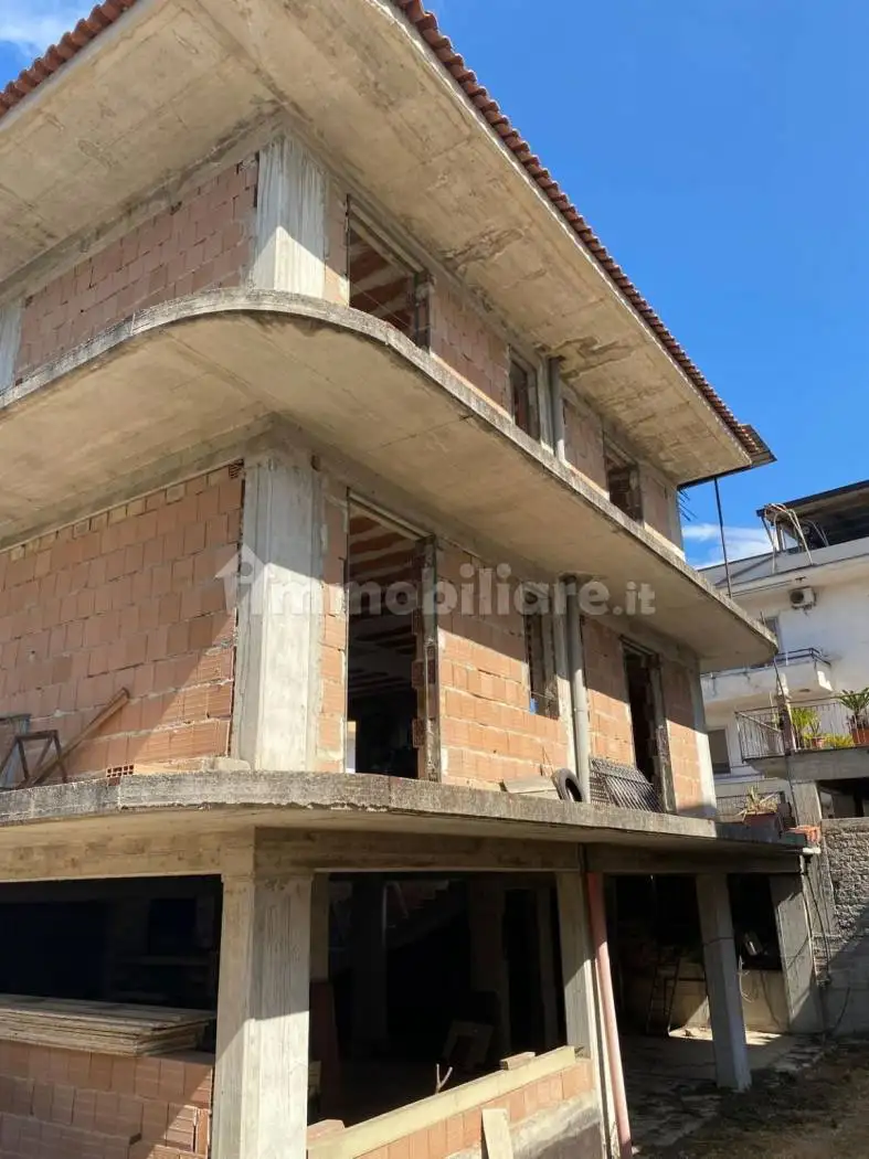Palazzo - Edificio in vendita a Nola
