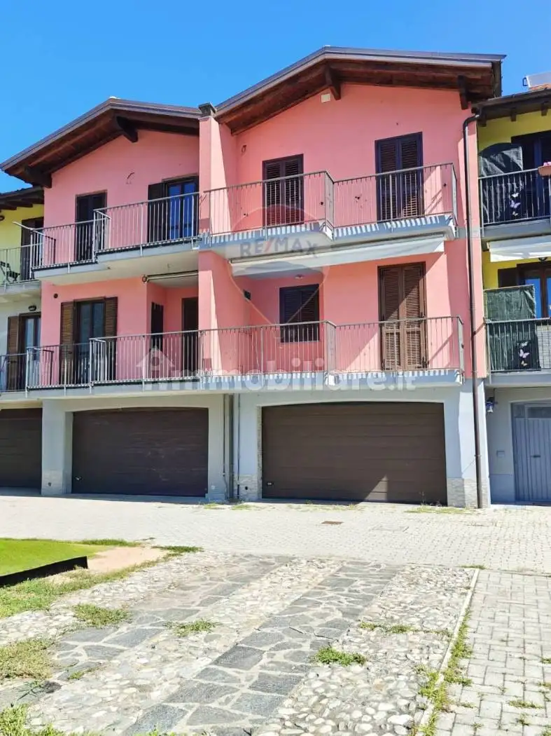 Villetta a schiera in vendita a Montegrino Valtravaglia