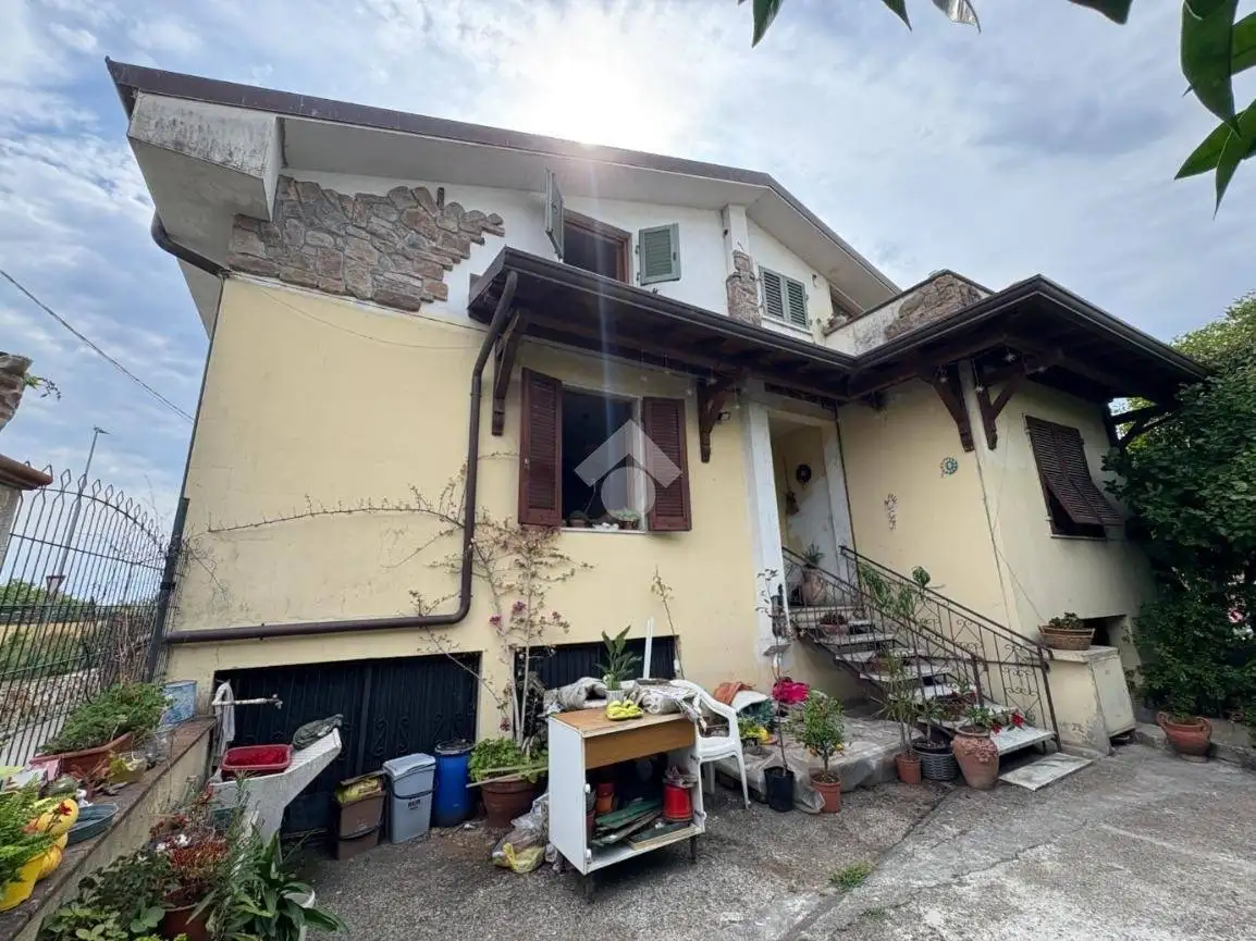 Casa indipendente in vendita a Massa