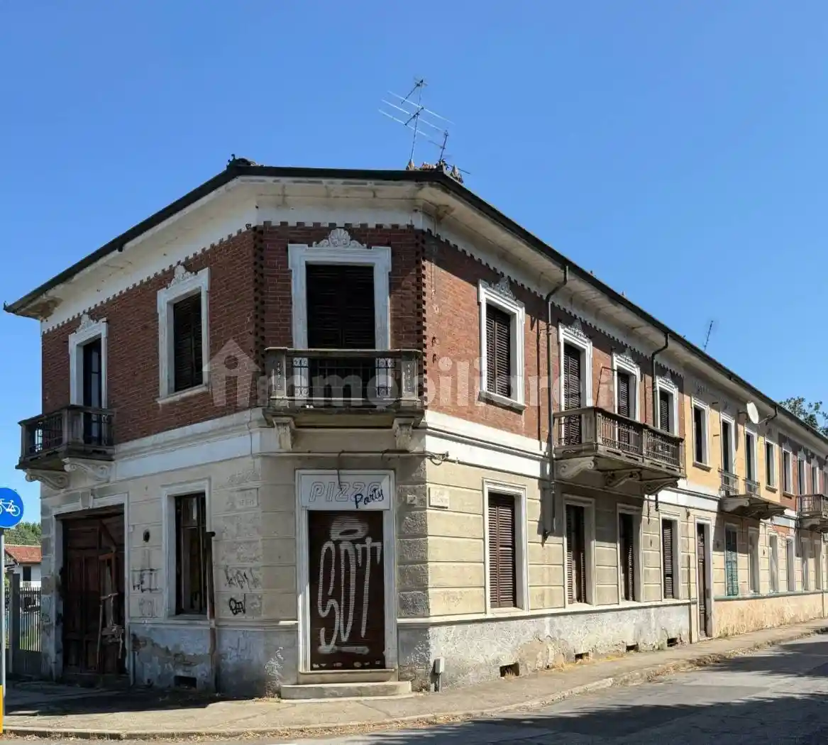 Palazzo - Edificio in vendita a Nichelino
