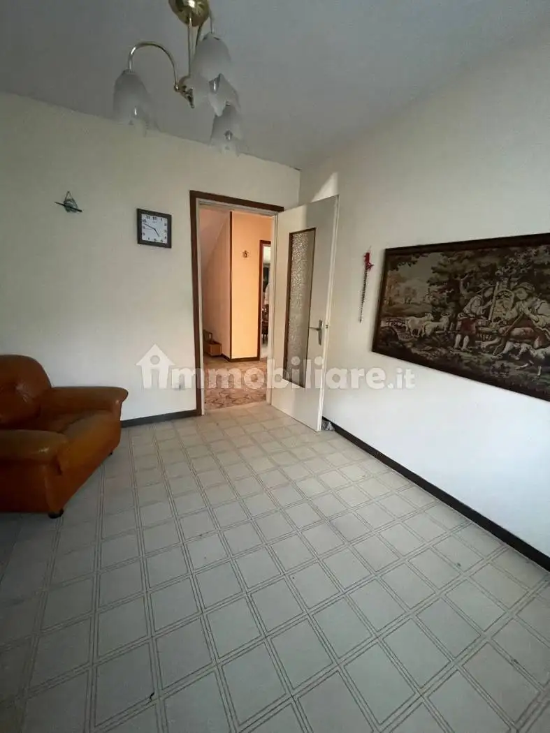 Villa bifamiliare via Giuseppe Ungaretti 4, Carbonara Di Po, Borgocarbonara - foto 5