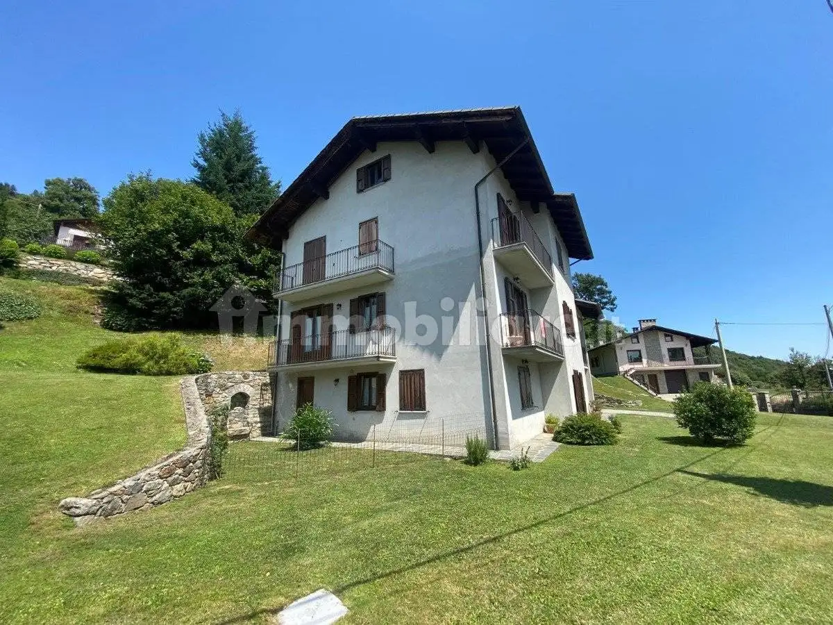 Villa in vendita a Andrate