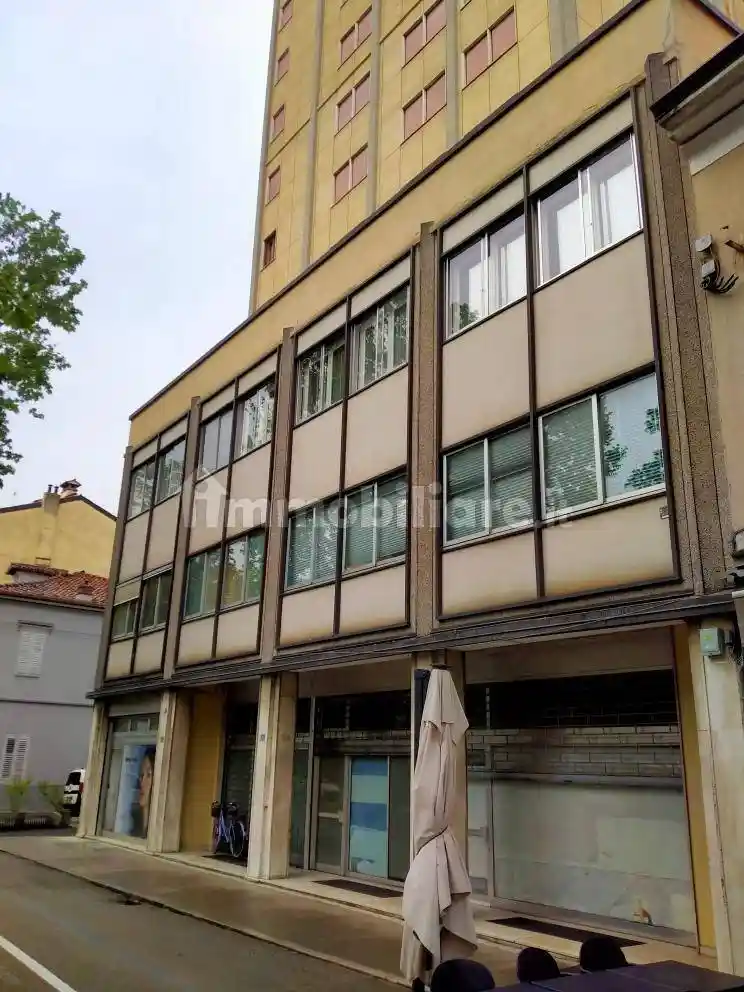 Palazzo - Edificio in vendita a Gorizia