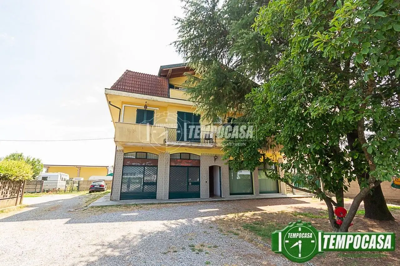 Appartamento in vendita a Crespiatica