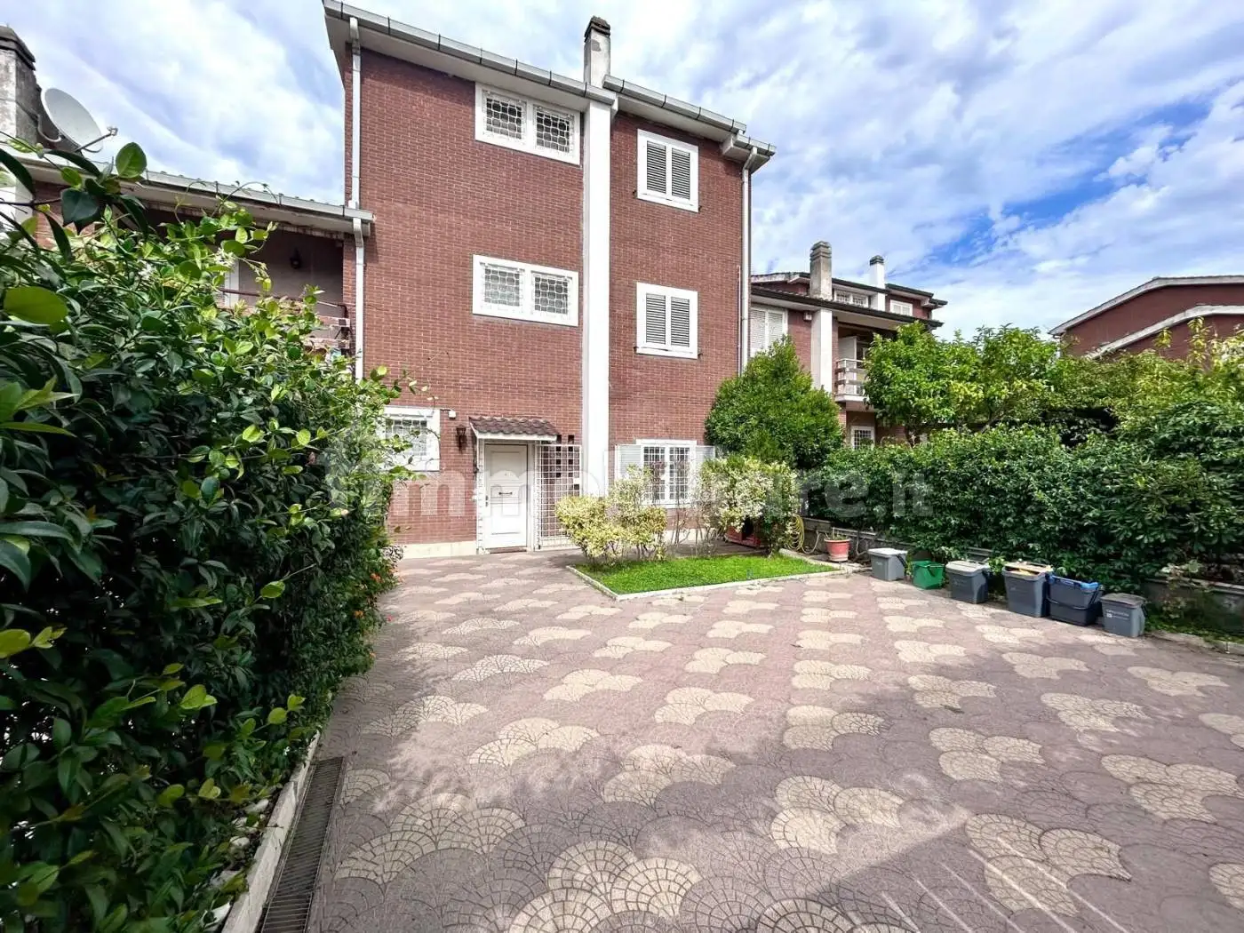 Terratetto plurifamiliare in vendita a Roma