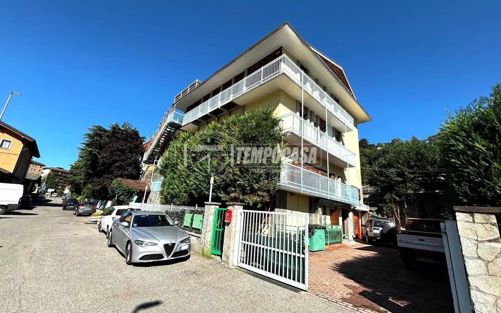 Palazzo - Edificio in vendita a Aosta