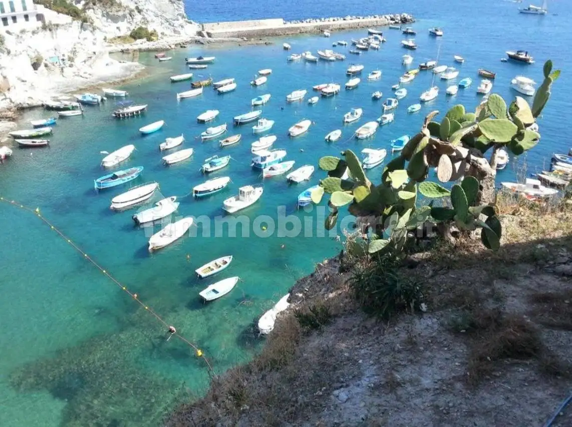 Palazzo - Edificio in vendita a Ponza