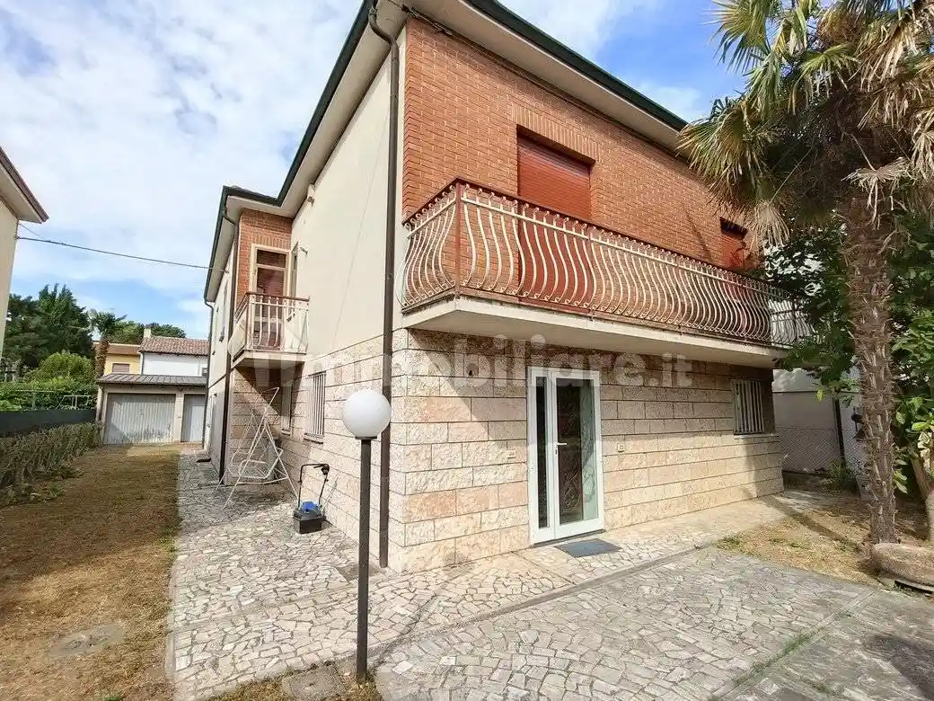 Villa in vendita a Lugo