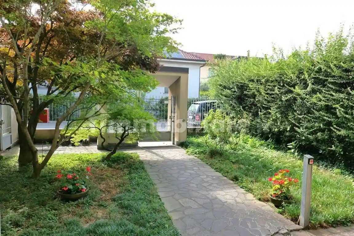 Appartamento in vendita a Villasanta