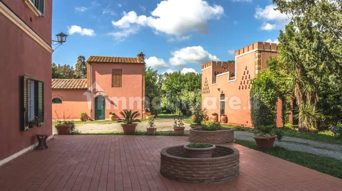 Villa in vendita a Cecina