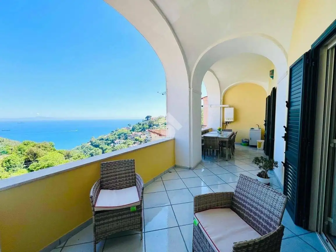Appartamento in vendita a Vietri sul Mare