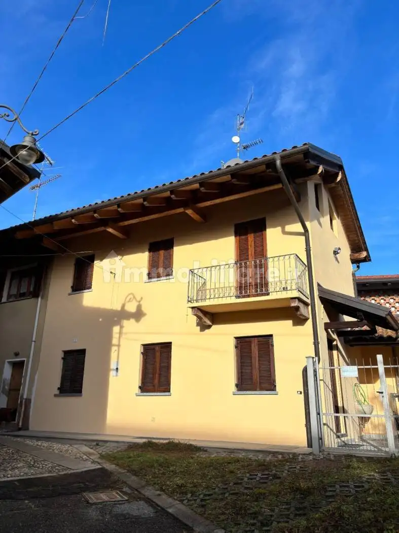 Casa indipendente in vendita a Serravalle Sesia