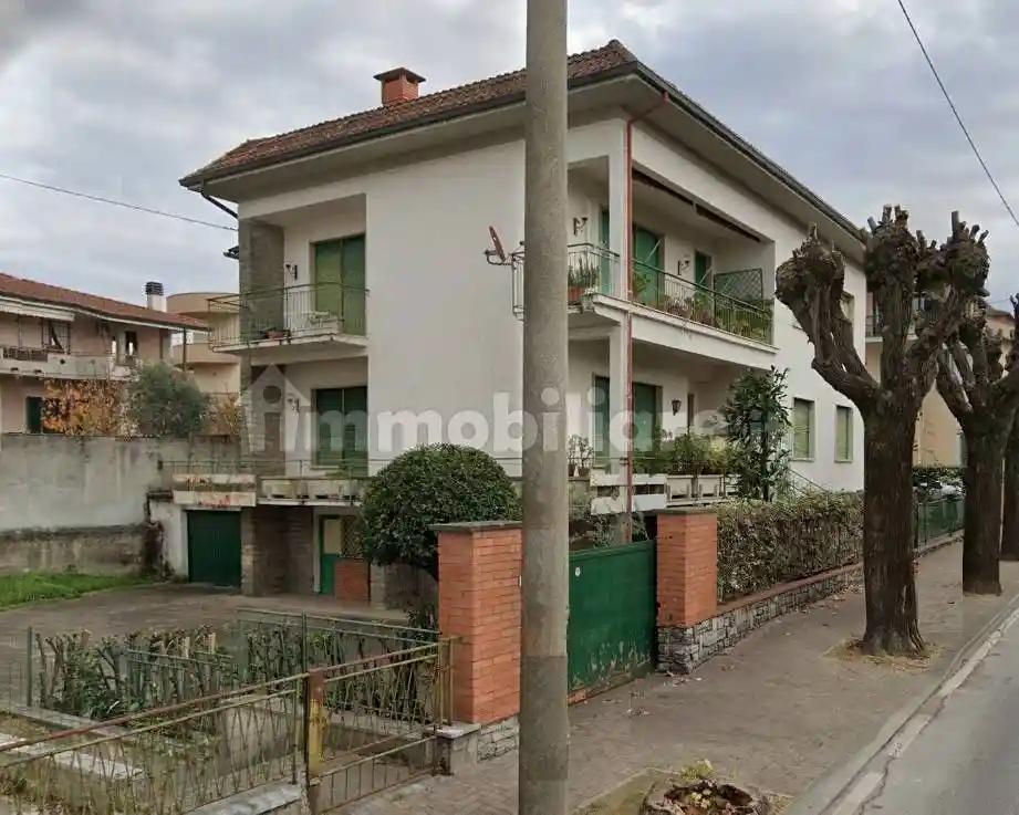 Villa in vendita a Montecatini-Terme