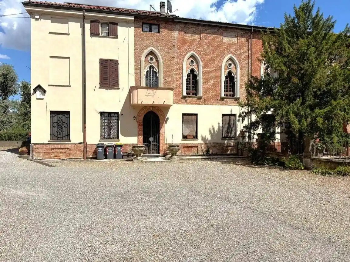 Casa indipendente in vendita a Tortona