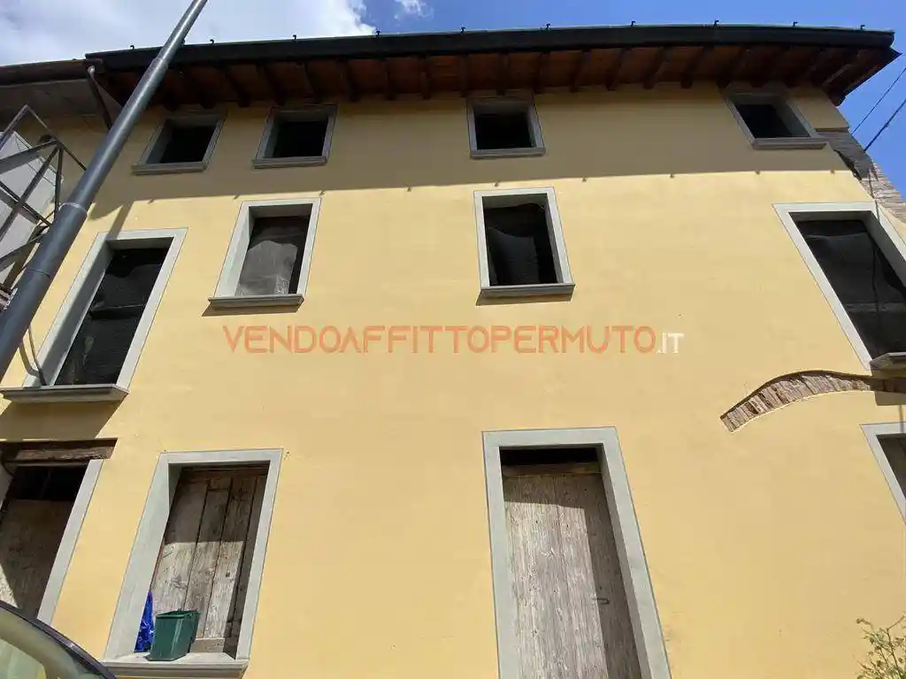 Palazzo - Edificio in vendita a Calcio