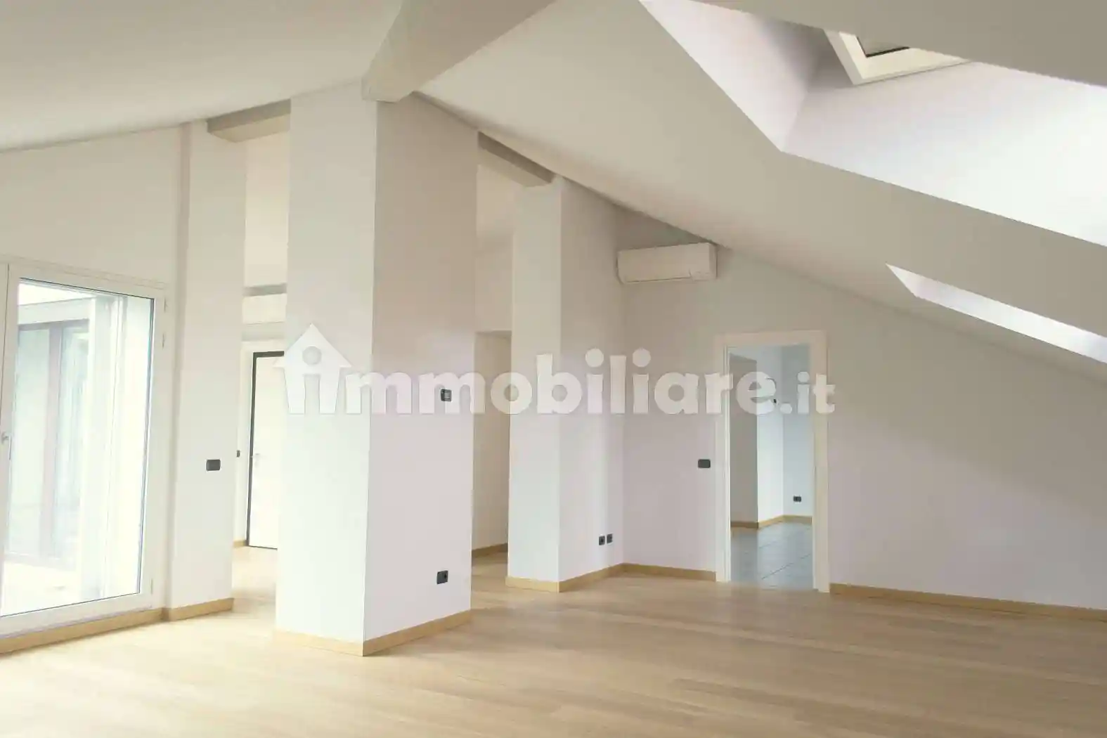 Palazzo - Edificio in affitto a Milano