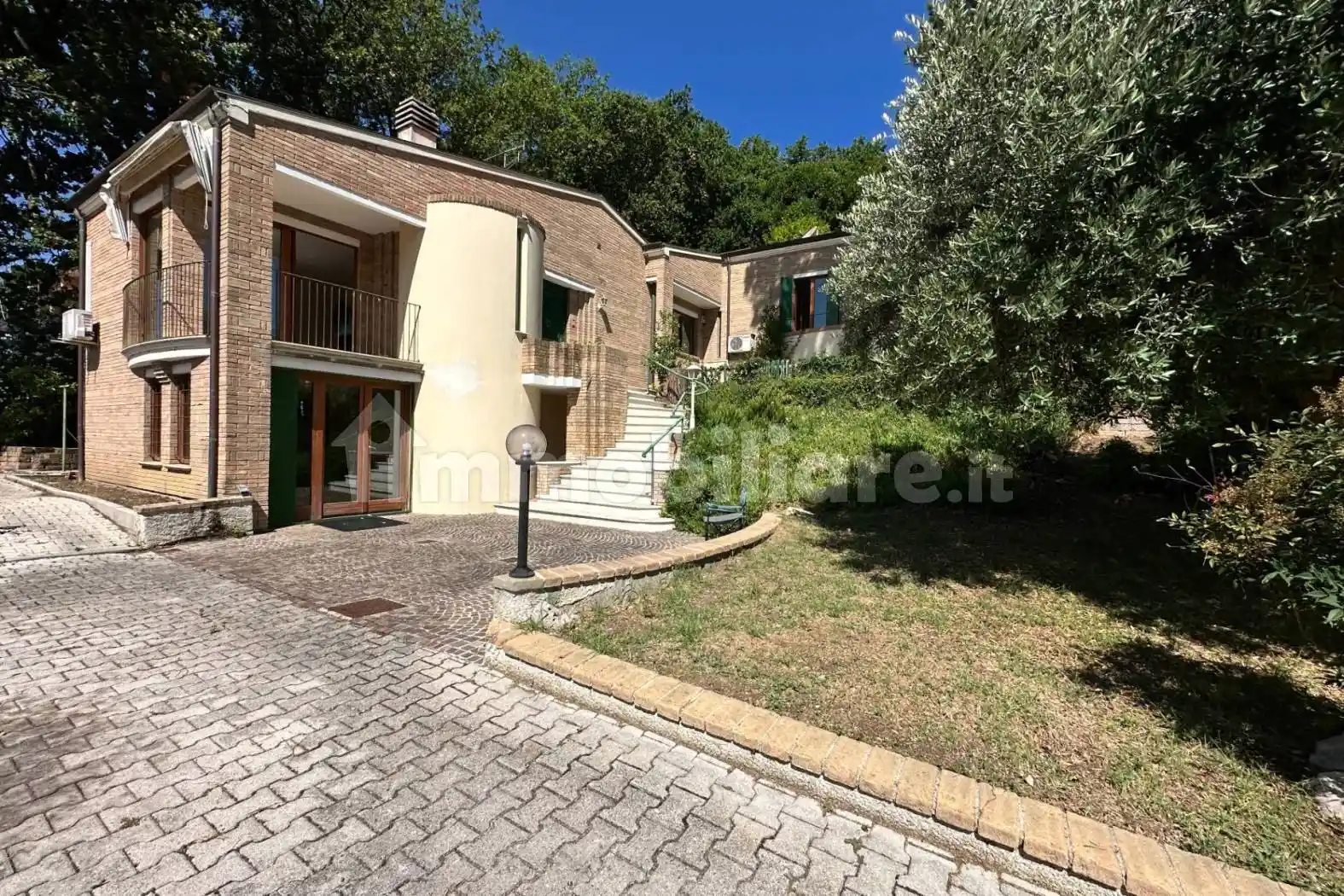 Villa unifamiliare, buono stato, 358 m², Colle Ardizio, Pesaro - foto 2