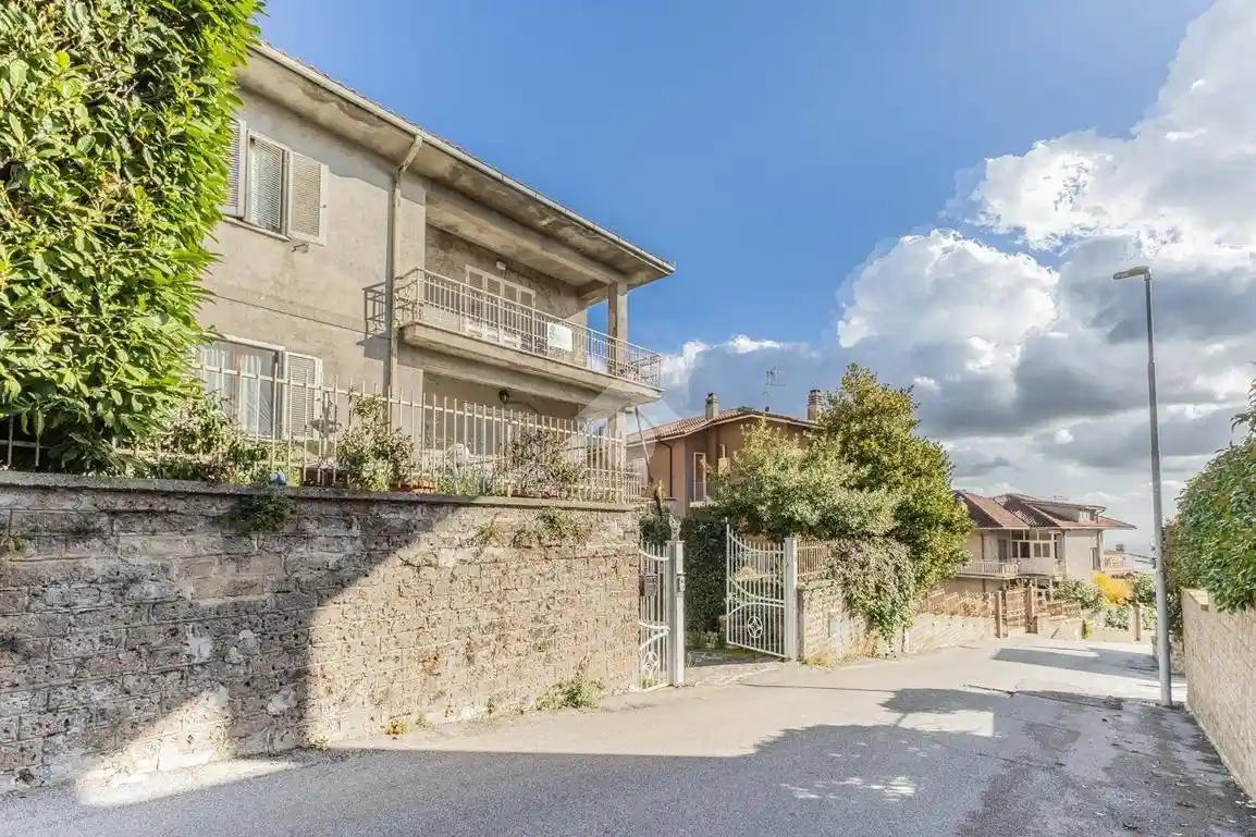 Appartamento in vendita a Caprarola