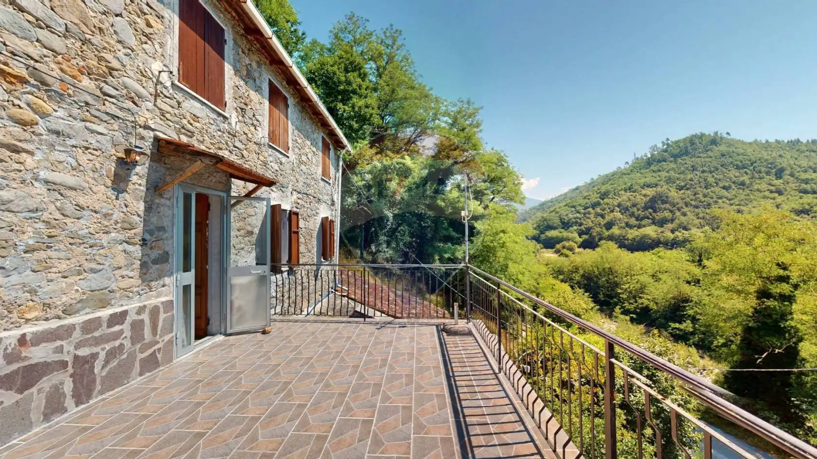 Trilocale via piave 1, Carro - foto 2