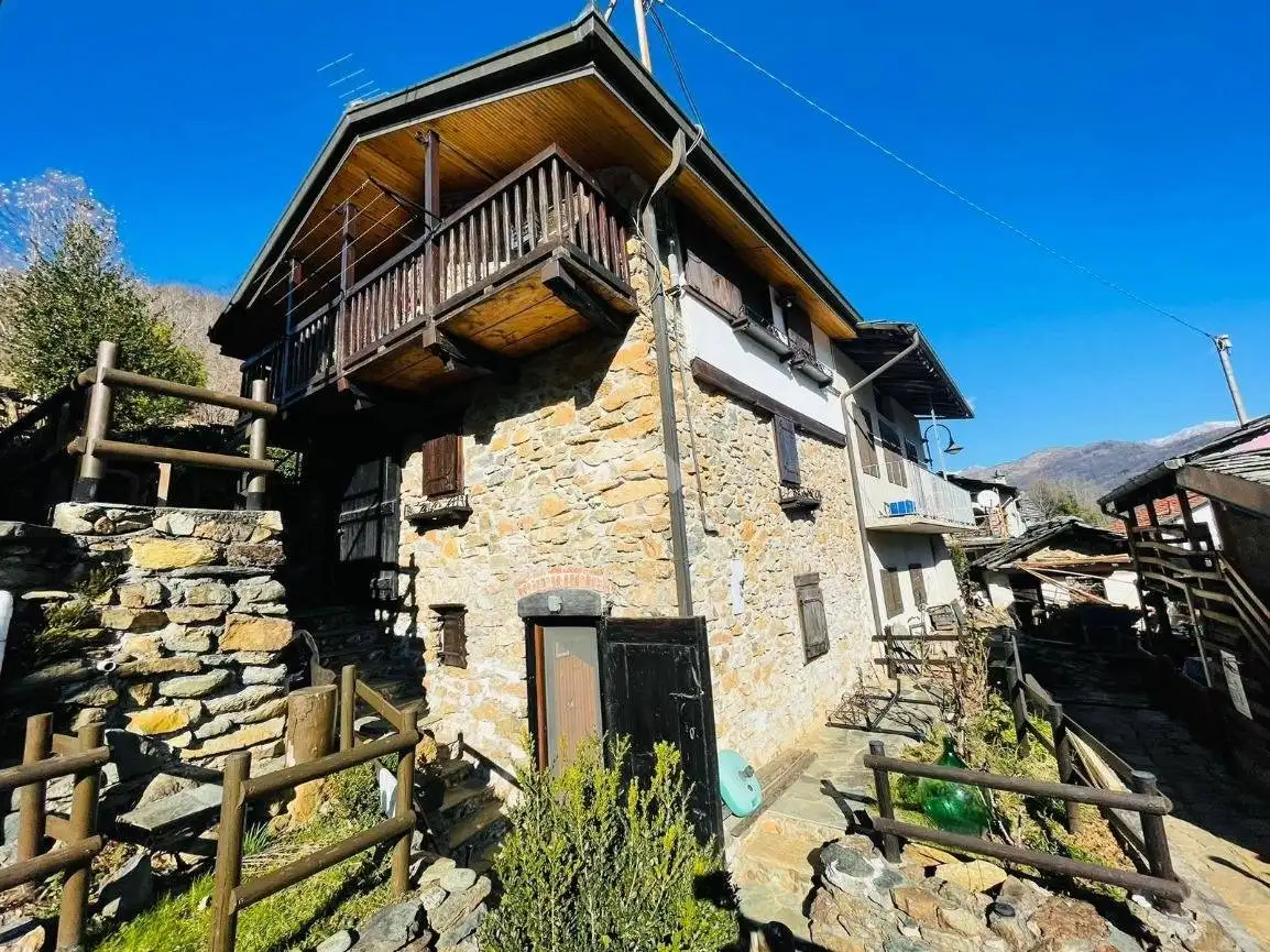 Casa indipendente in vendita a Traves