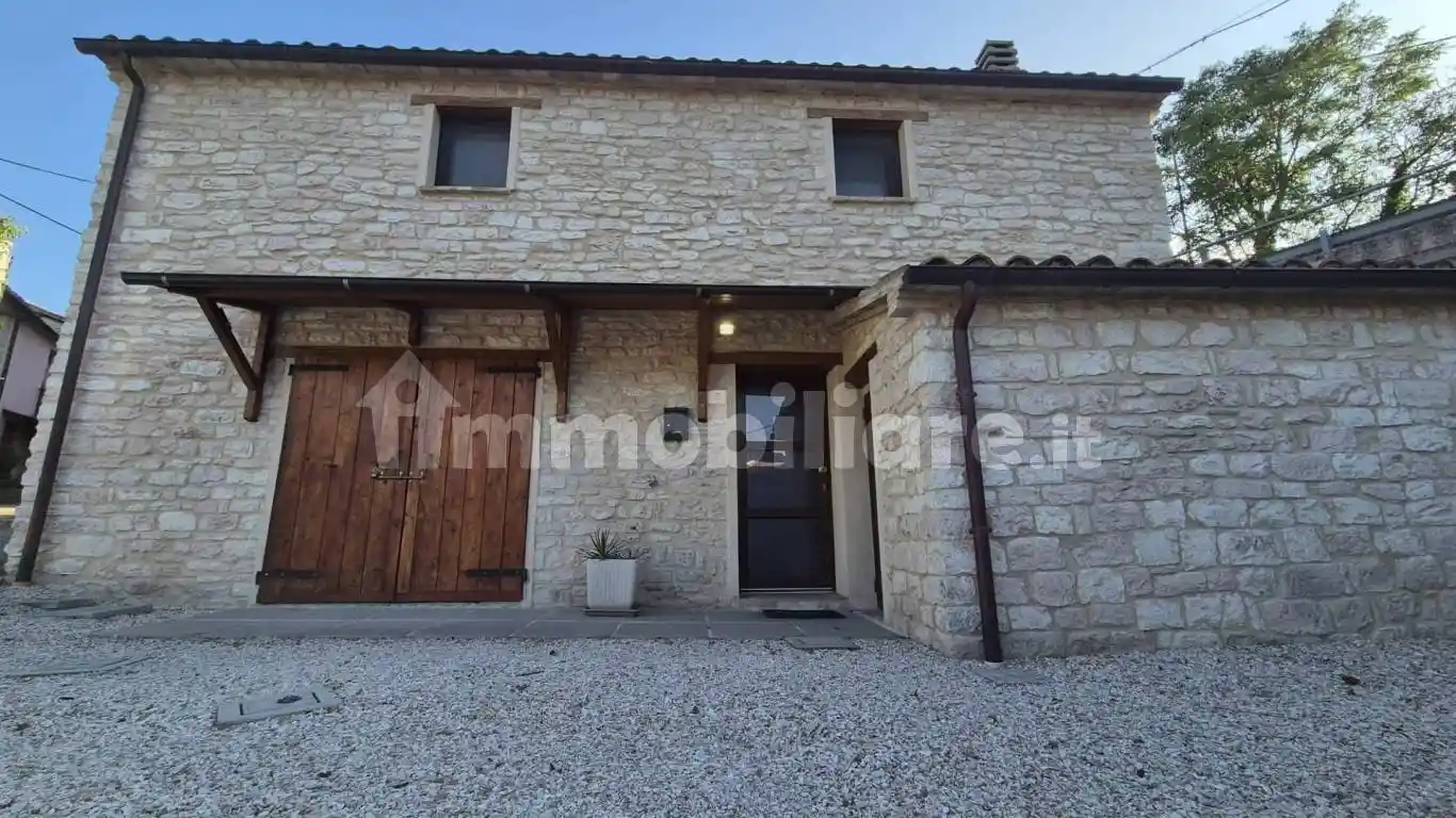 Villa in vendita a Pergola