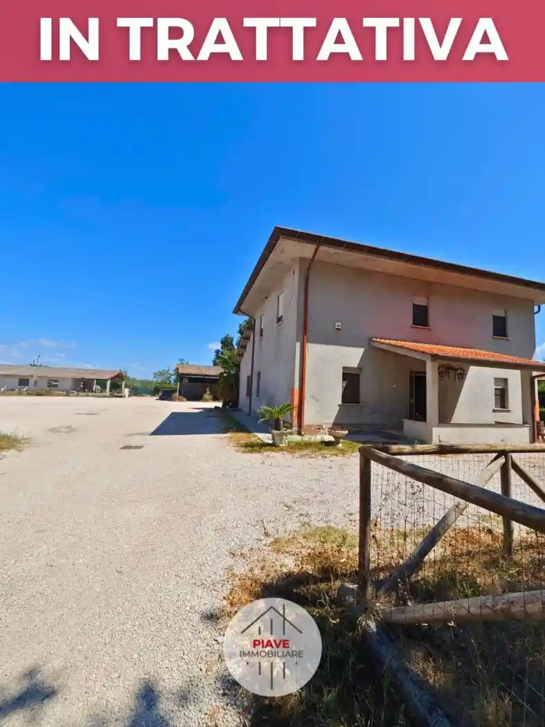 Rustico - Casale in vendita a Latina