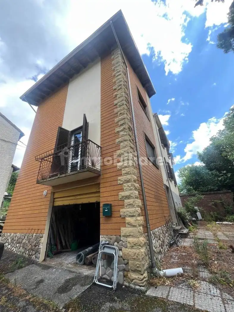 Casa indipendente in vendita a Pellegrino Parmense