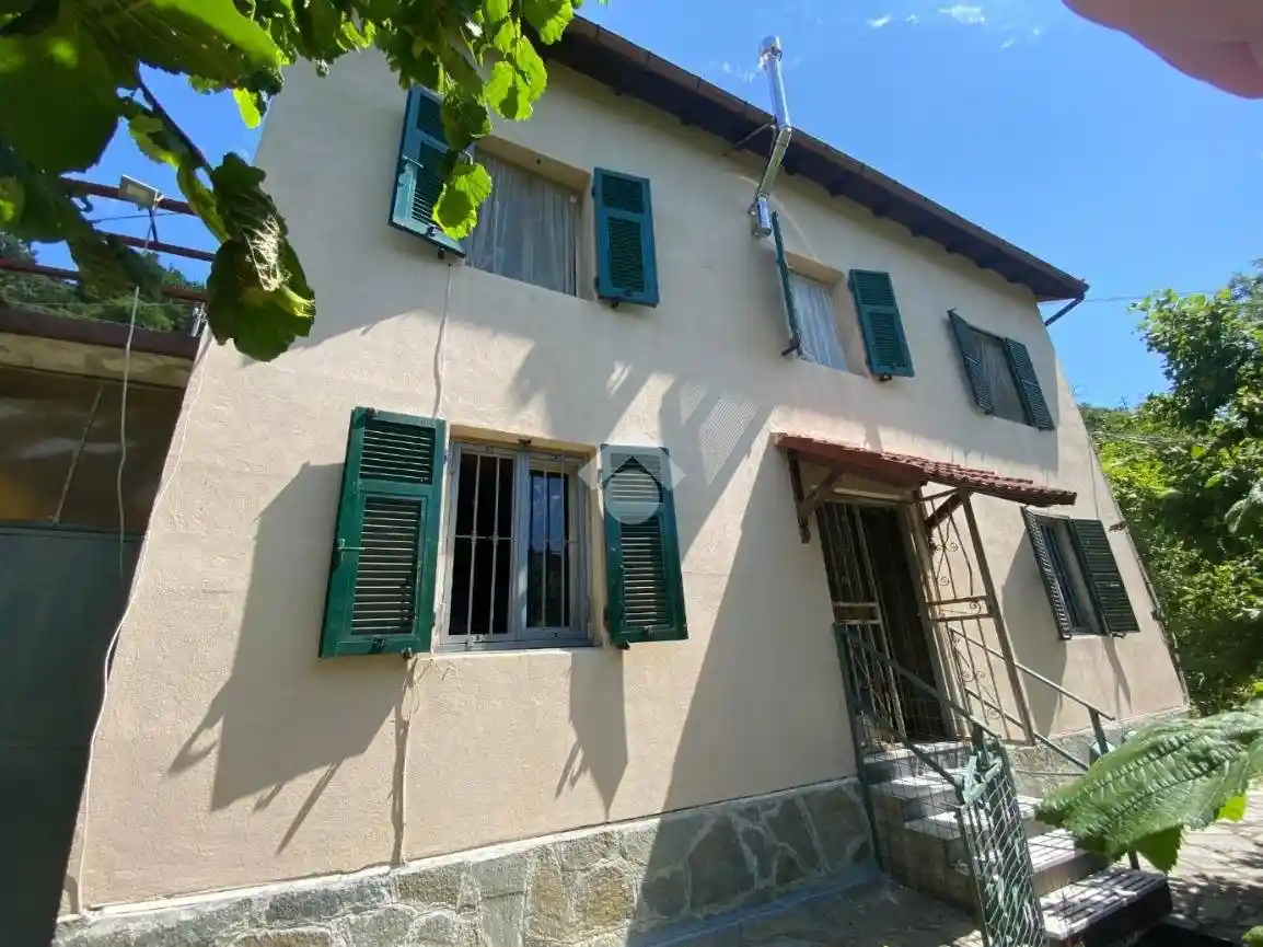 Casa indipendente in vendita a Montoggio