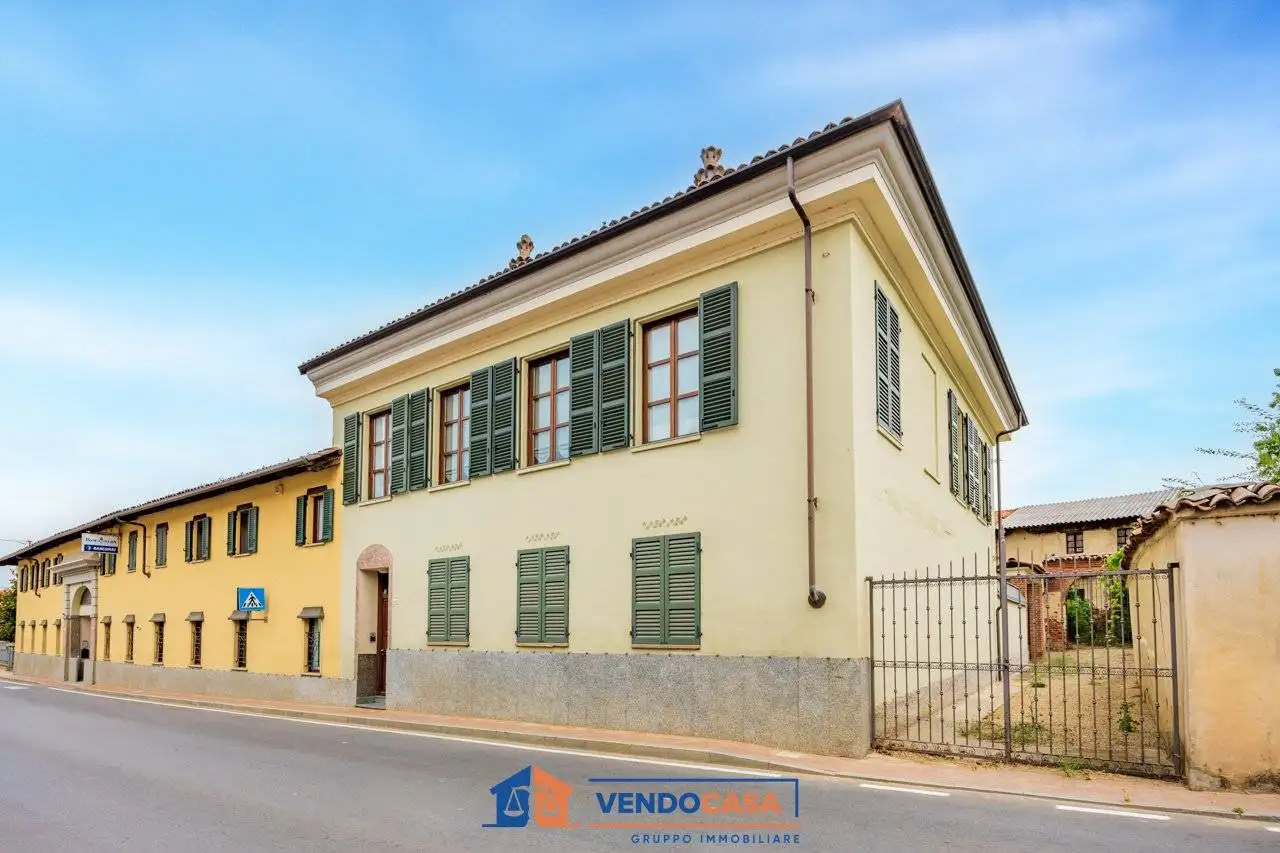 Palazzo - Edificio in vendita a Ceresole Alba