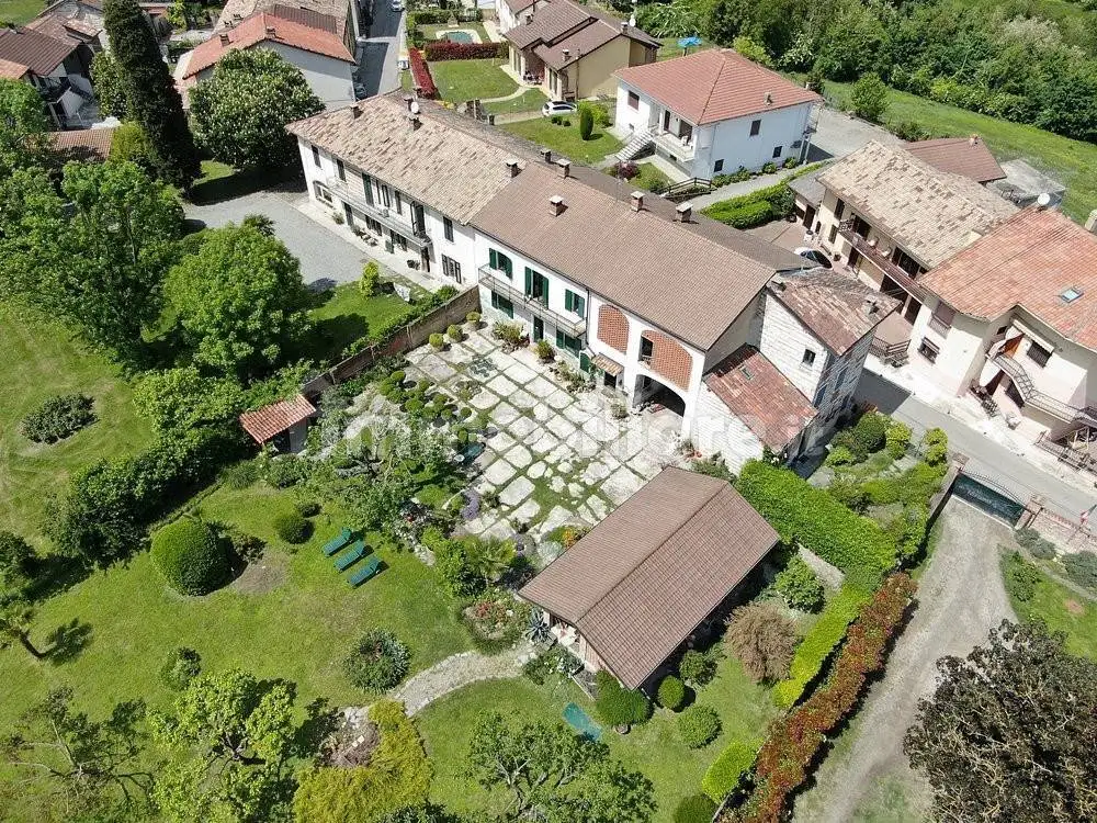 Villa in vendita a Camino