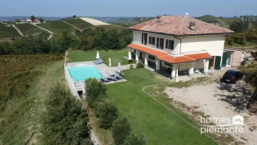 Villa in vendita a Nizza Monferrato
