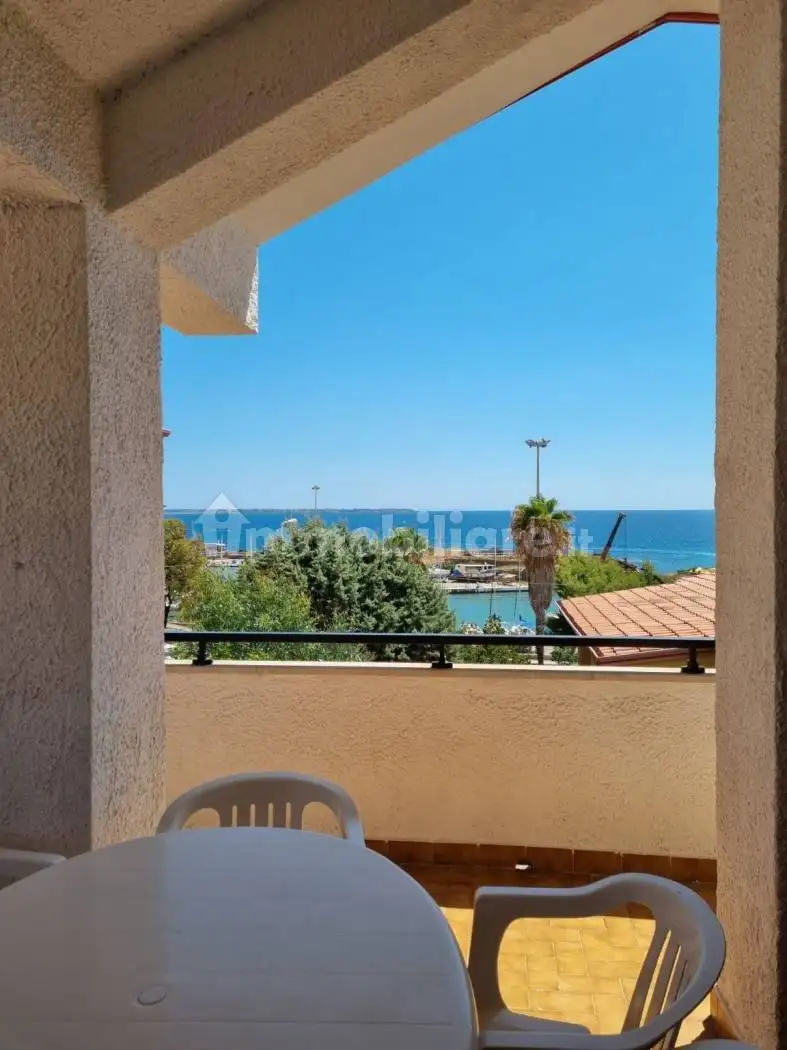 Palazzo - Edificio in vendita a Isola di Capo Rizzuto