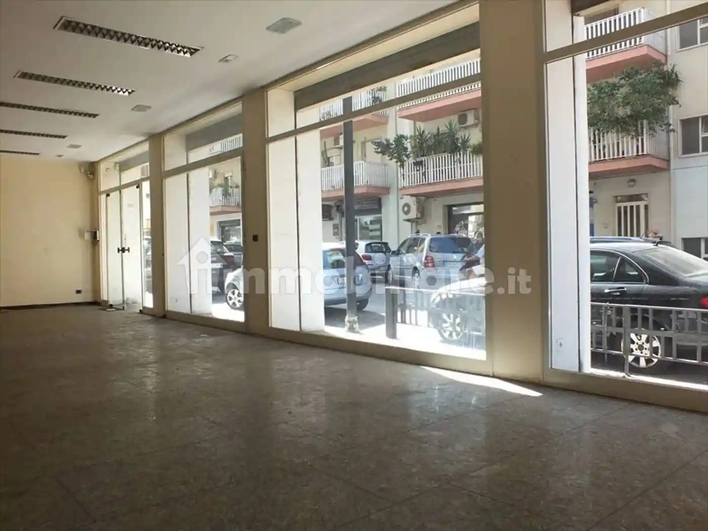 Palazzo - Edificio in Affitto - foto 2