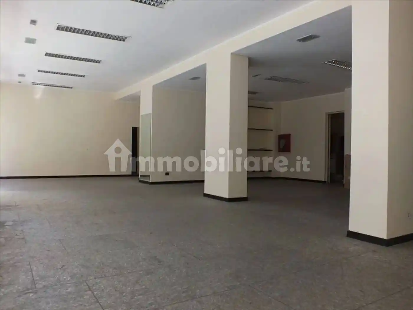 Palazzo - Edificio in Affitto - foto 3