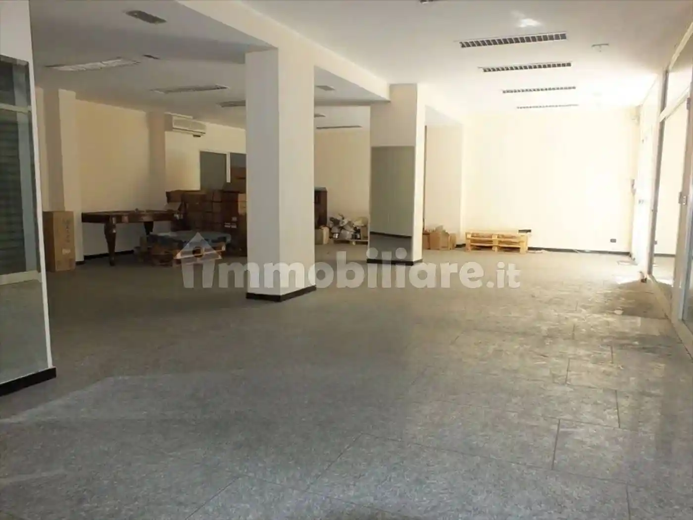 Palazzo - Edificio in Affitto - foto 4