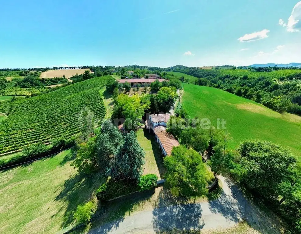 Rustico - Casale in vendita a Dozza