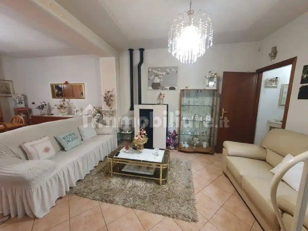 Casa indipendente in vendita a Serravalle Pistoiese