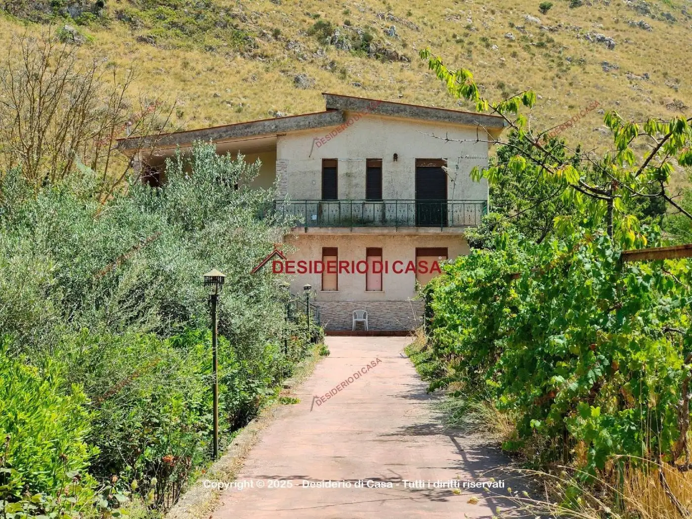 Villa in vendita a Santa Cristina Gela