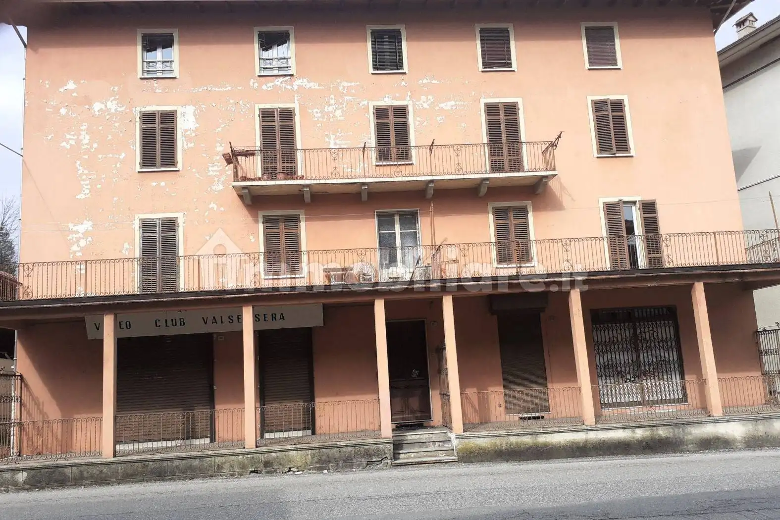 Palazzo - Edificio in vendita a Pray