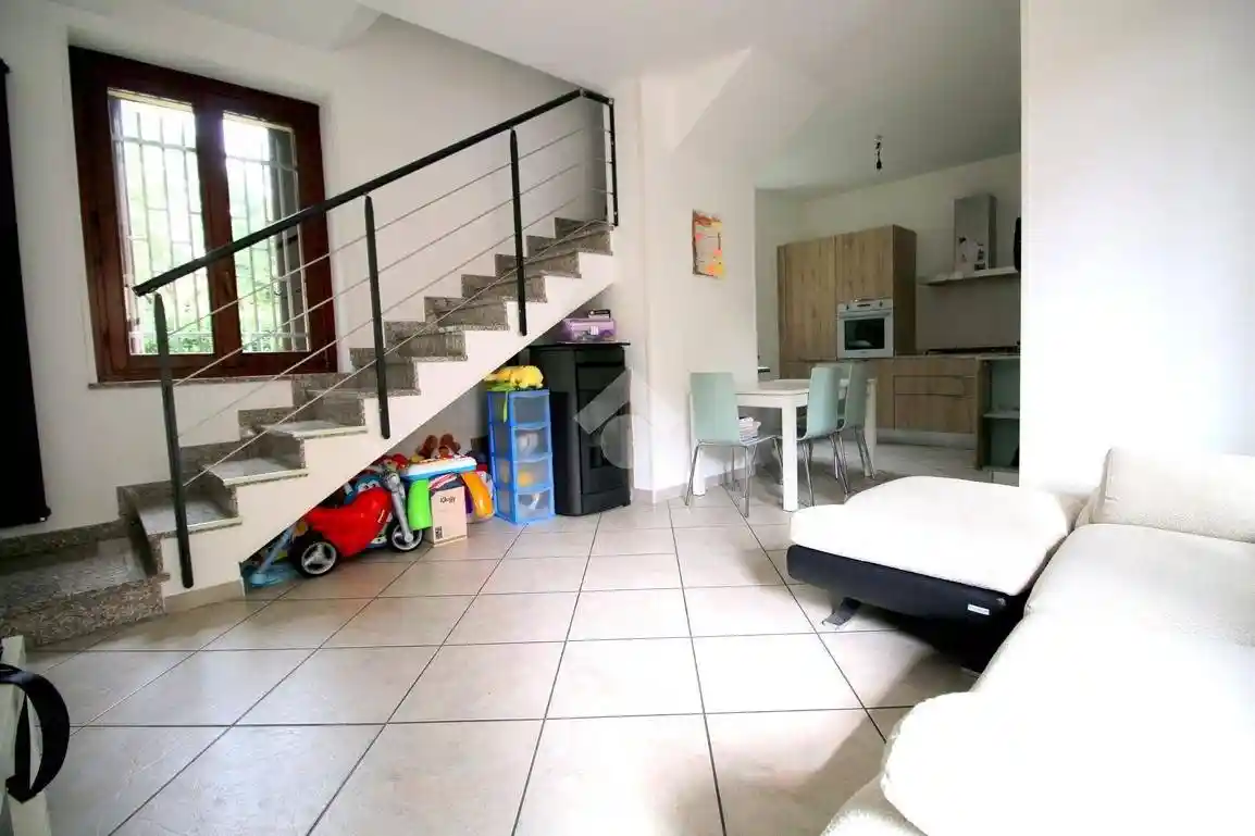 Appartamento in vendita a Caronno Pertusella