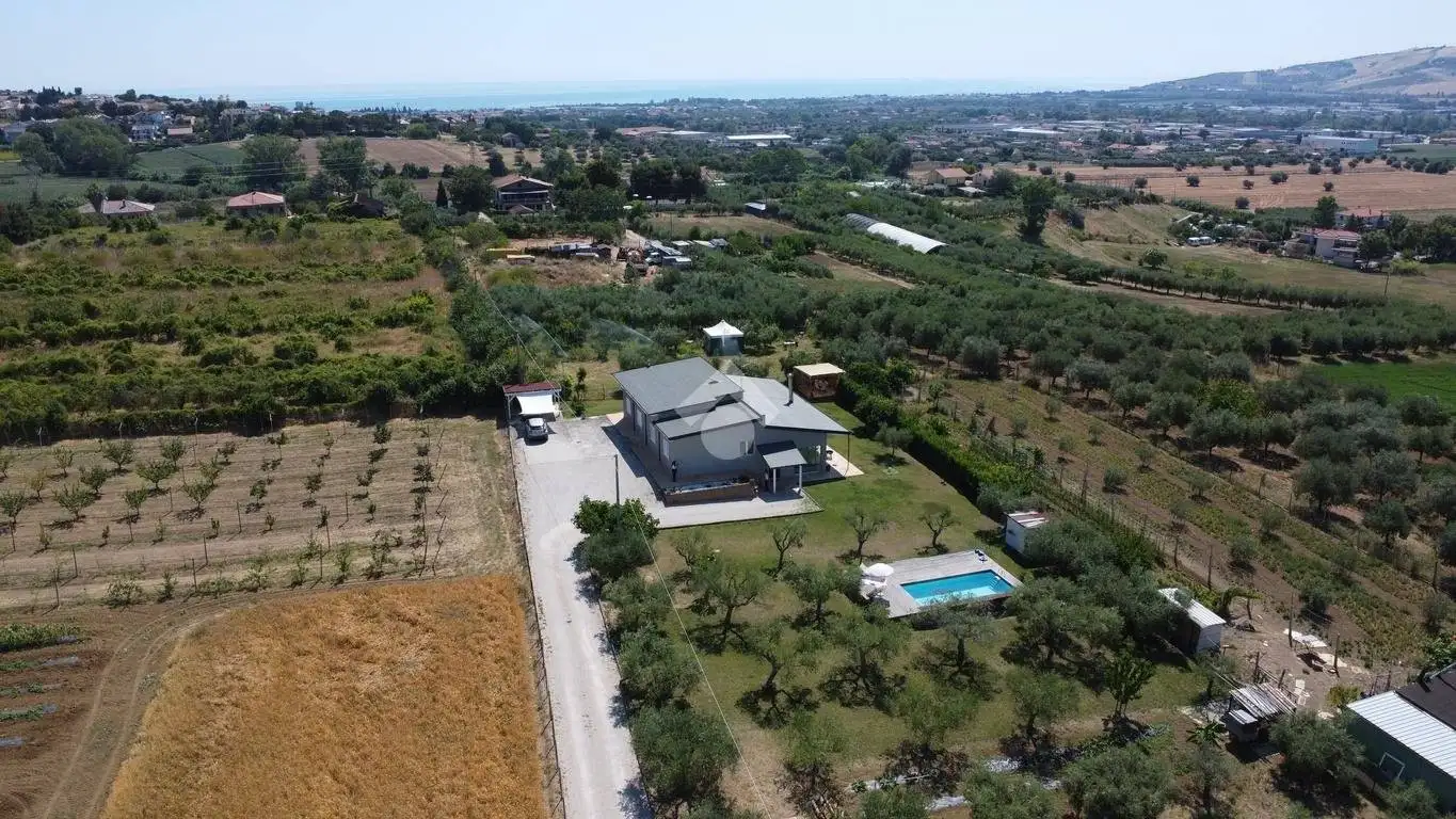 Villa in vendita a Roseto degli Abruzzi