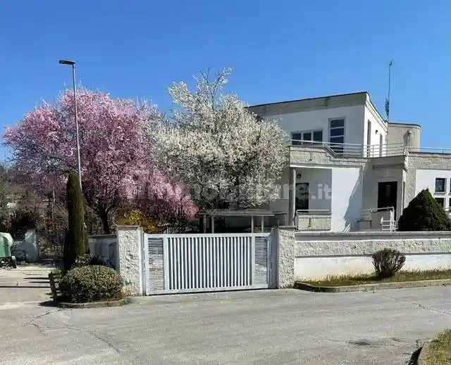 Villa in vendita a Sanfrè