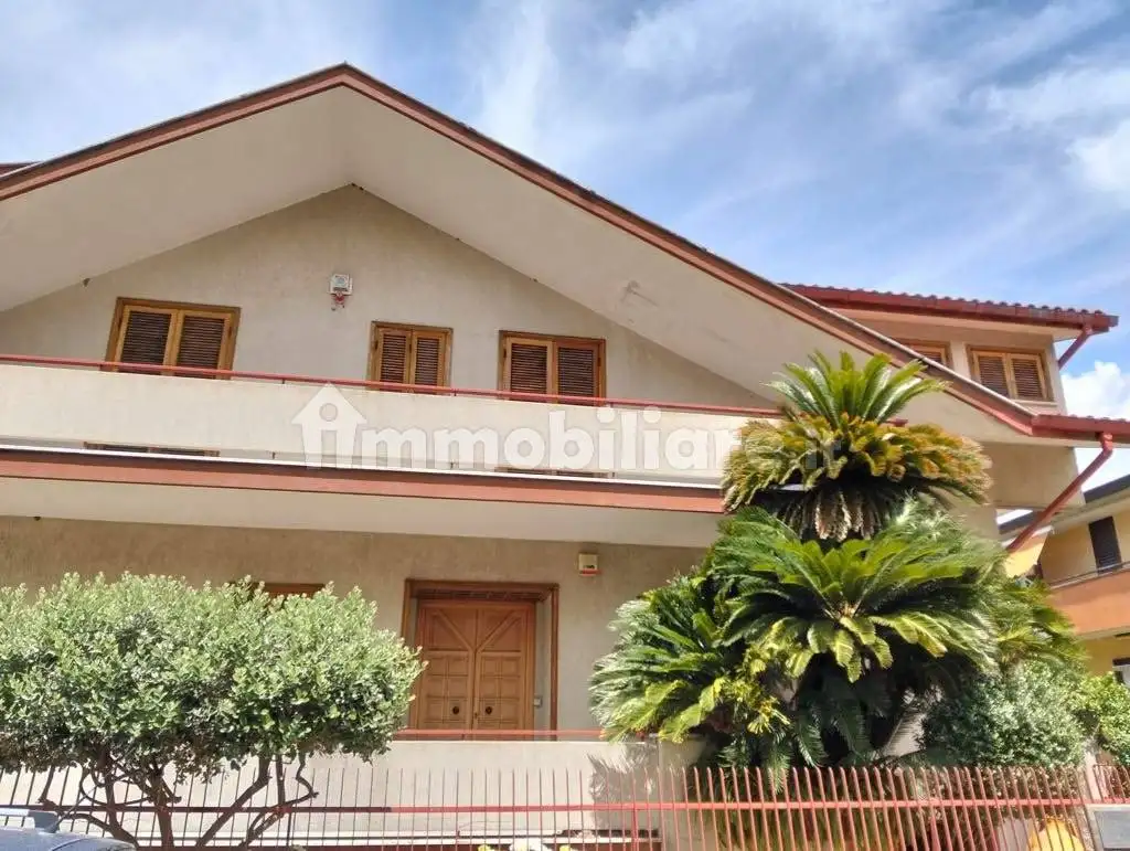 Palazzo - Edificio in vendita a Marcianise