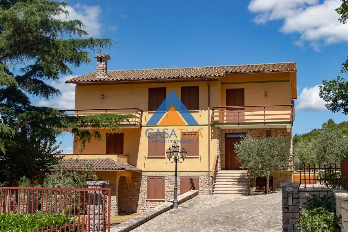 Villa in vendita a Guardea