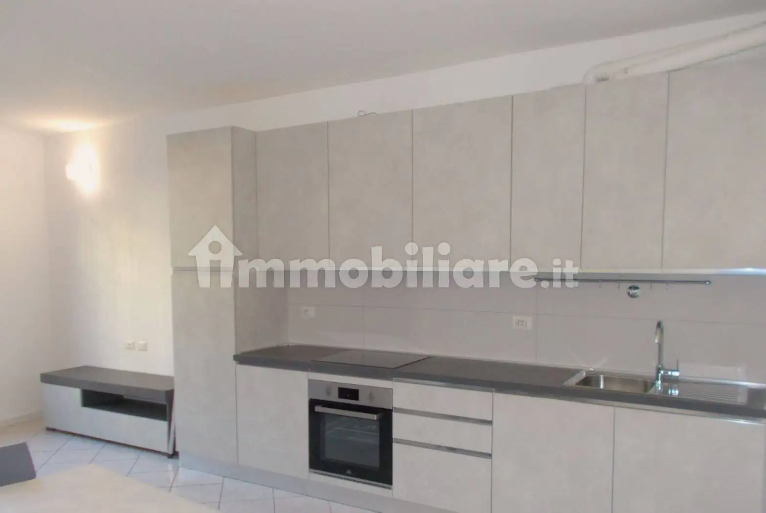 Bilocale via Alessandro Volta 18, Matteotti, Seregno - foto 2